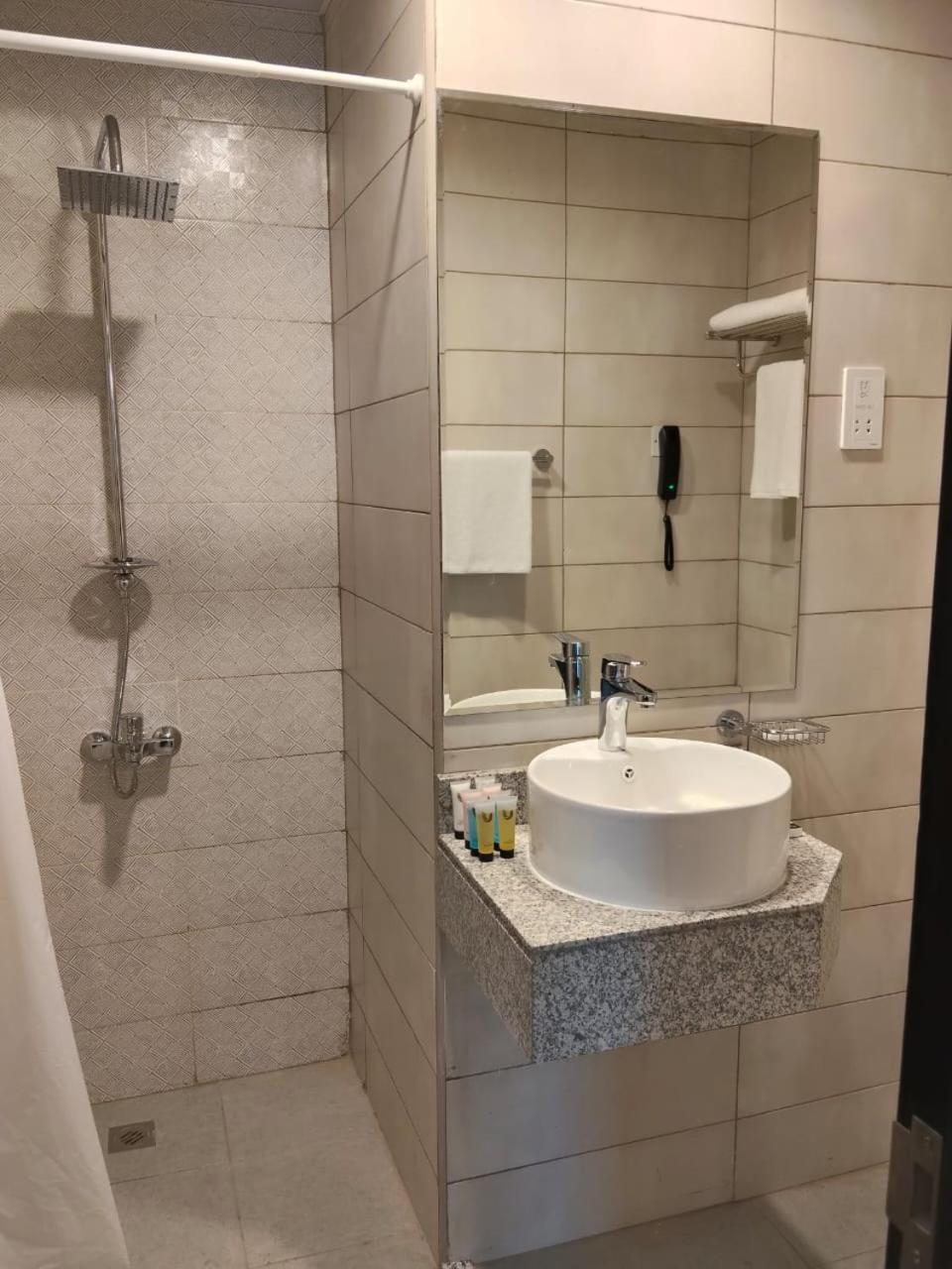 Vogo Grand Hotel Formerly Best Western Plus Hotel Dubai Academic City Oda fotoğraf